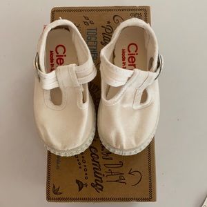 Cienta baby shoes white size 19 (4 in US size)
